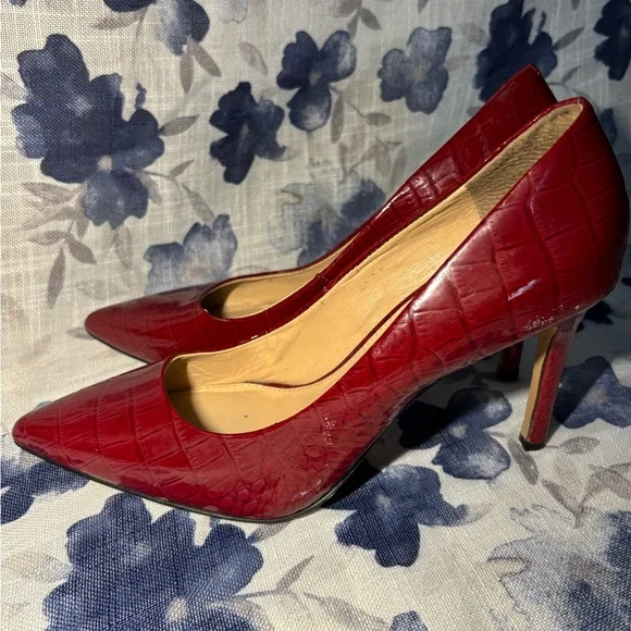 Vince Camuto Burgundy Heels - Picture 3 of 4